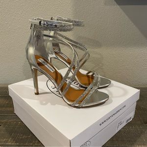 Steve Madden “Fiffi” in silver and sparkles, size 7